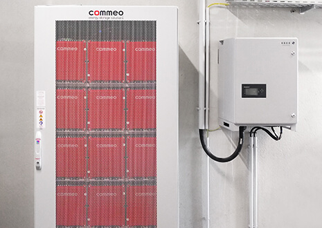 The picture presents a state-of-the-art system consisting of a Commeo battery storage system with pouch technology and a Kaco inverter installed in a gym in Hövelhof, Germany.